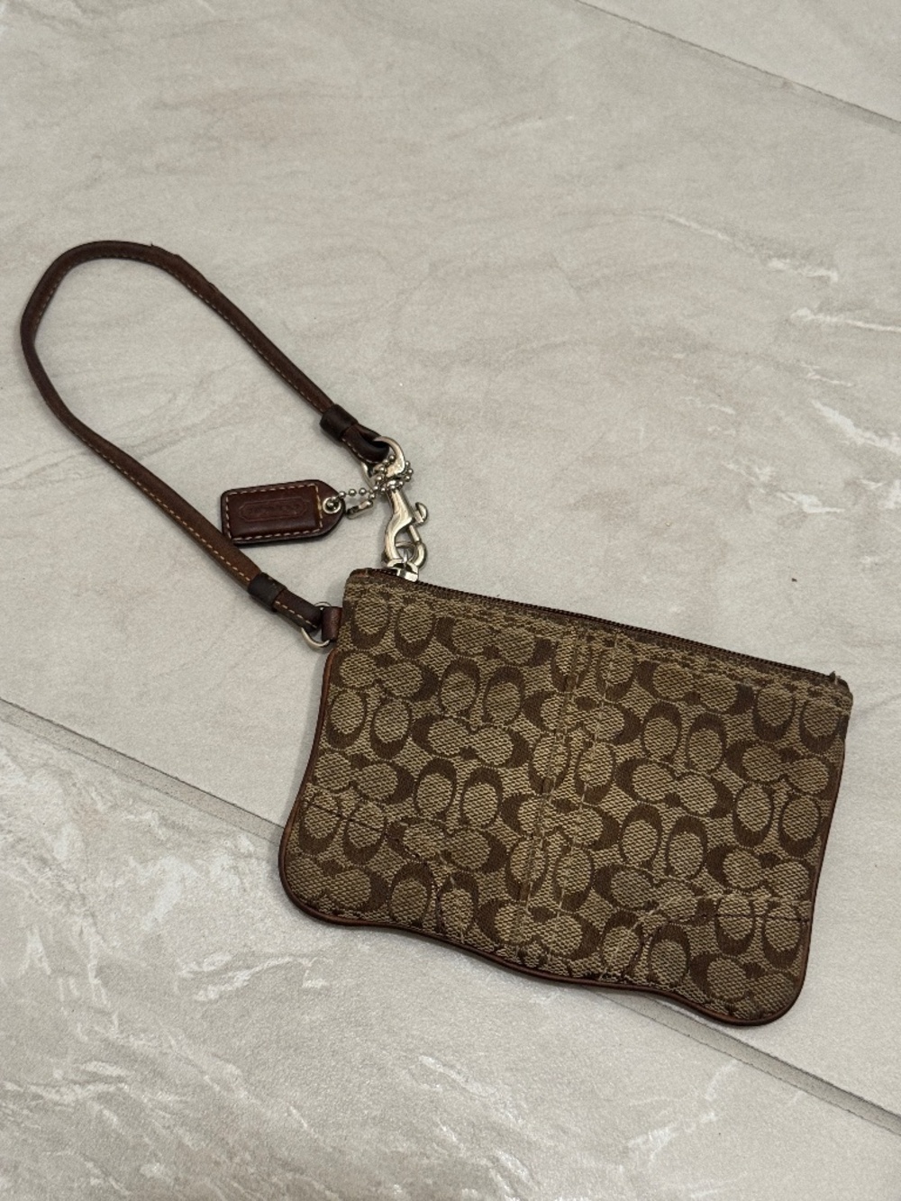 Coach Signature C Wristlet Khaki Brown